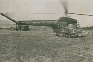 zemedelcum-pomaha-vrtulnik.jpg